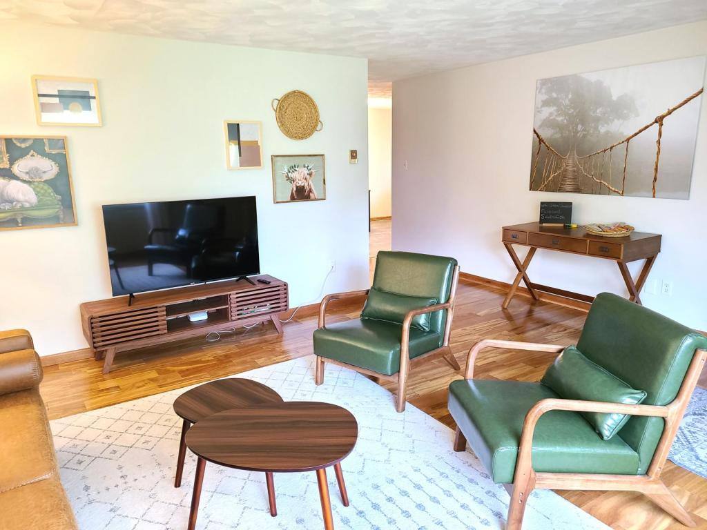 House for rent at 2326 White Oak Ave, Fort Wayne, IN 46805