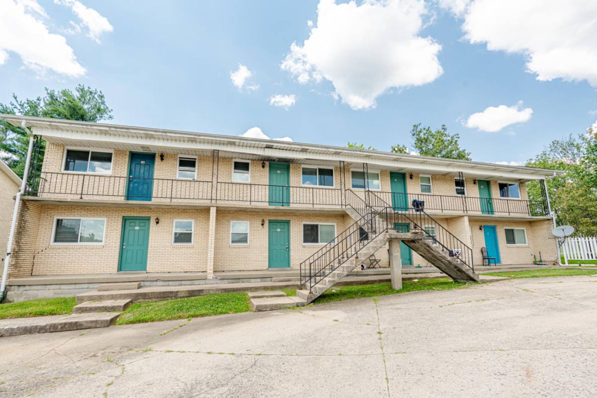 Apartment for rent at 209 N Woodland Dr, Radcliff, KY 40160