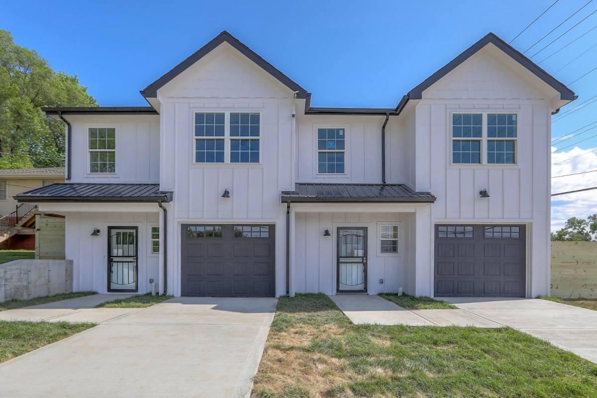 Townhouse for rent at 427 W Linden Ave #A, Independence, MO 64050