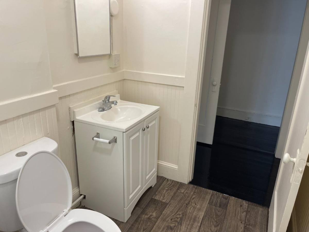 Apartment for rent at 553 Lincoln St #4, Manchester, NH 03104