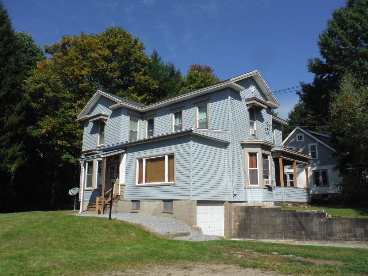 Apartment for rent at 111 Glenwood Ave - 2nd #RIGHT, Meadville, PA 16335