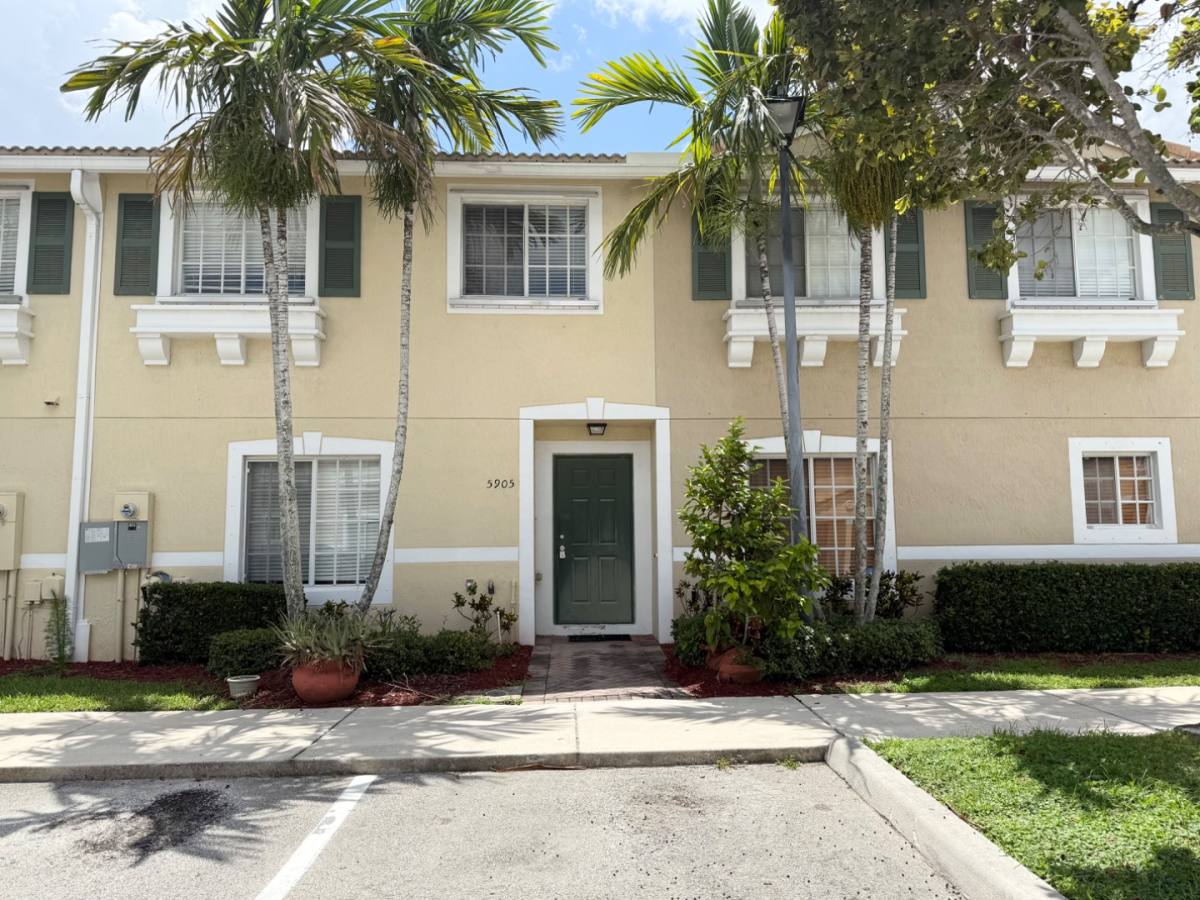 Townhouse for rent at 5905 Manchester Way, Fort Lauderdale, FL 33321