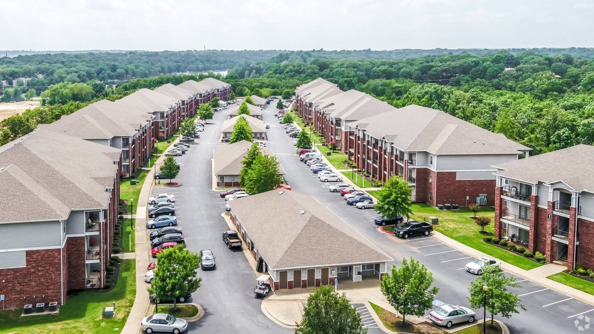 Apartment for rent at Foothills, 2401 Lakeview Rd N, North Little Rock, AR 72116