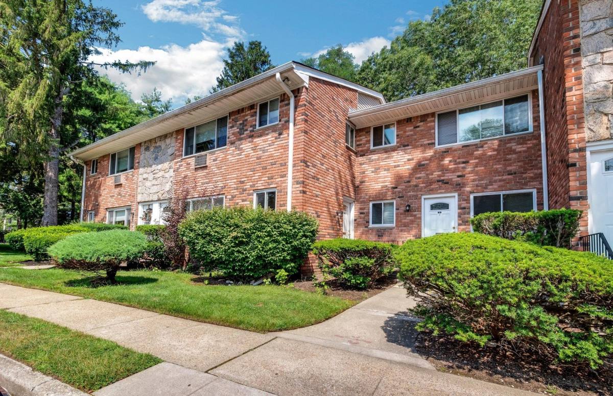 Apartment for rent at Eagle Rock at Nesconset, 835 Nesconset Highway 006A12, Nesconset, NY 11767