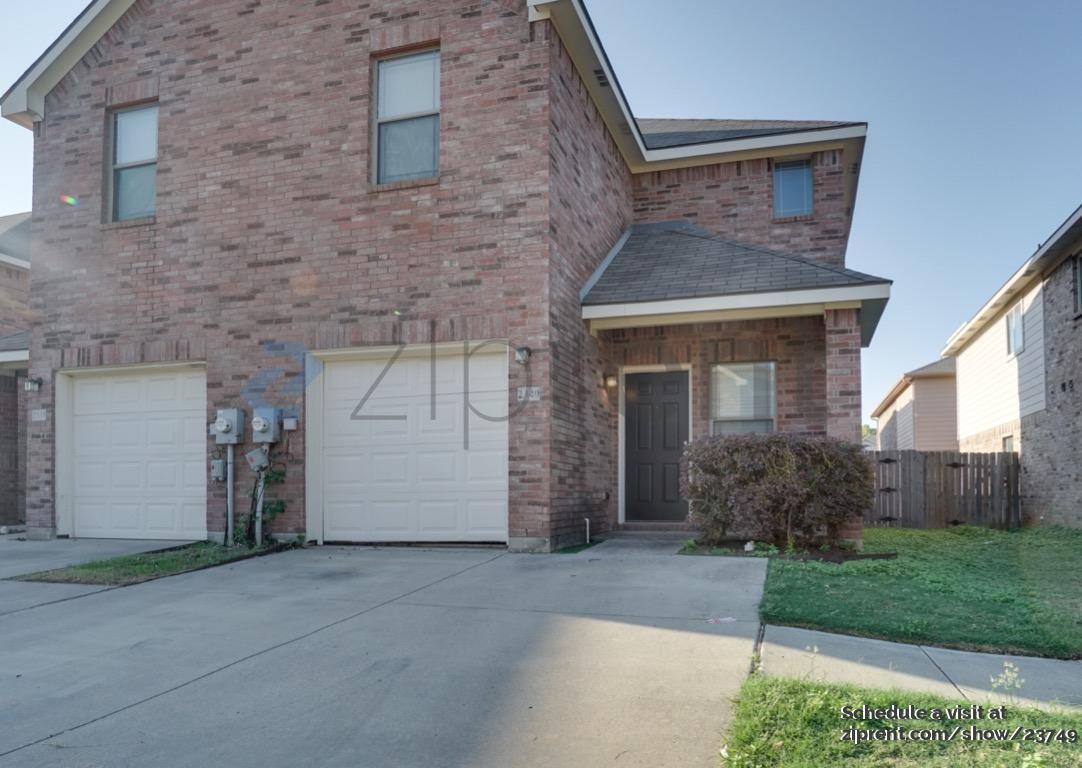 Townhouse for rent at 2340 Aldergate Dr, Arlington, TX 76012