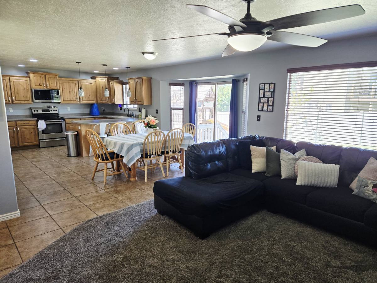 House for rent at 918 W Porcupine Circle, Saratoga Springs, UT 84045
