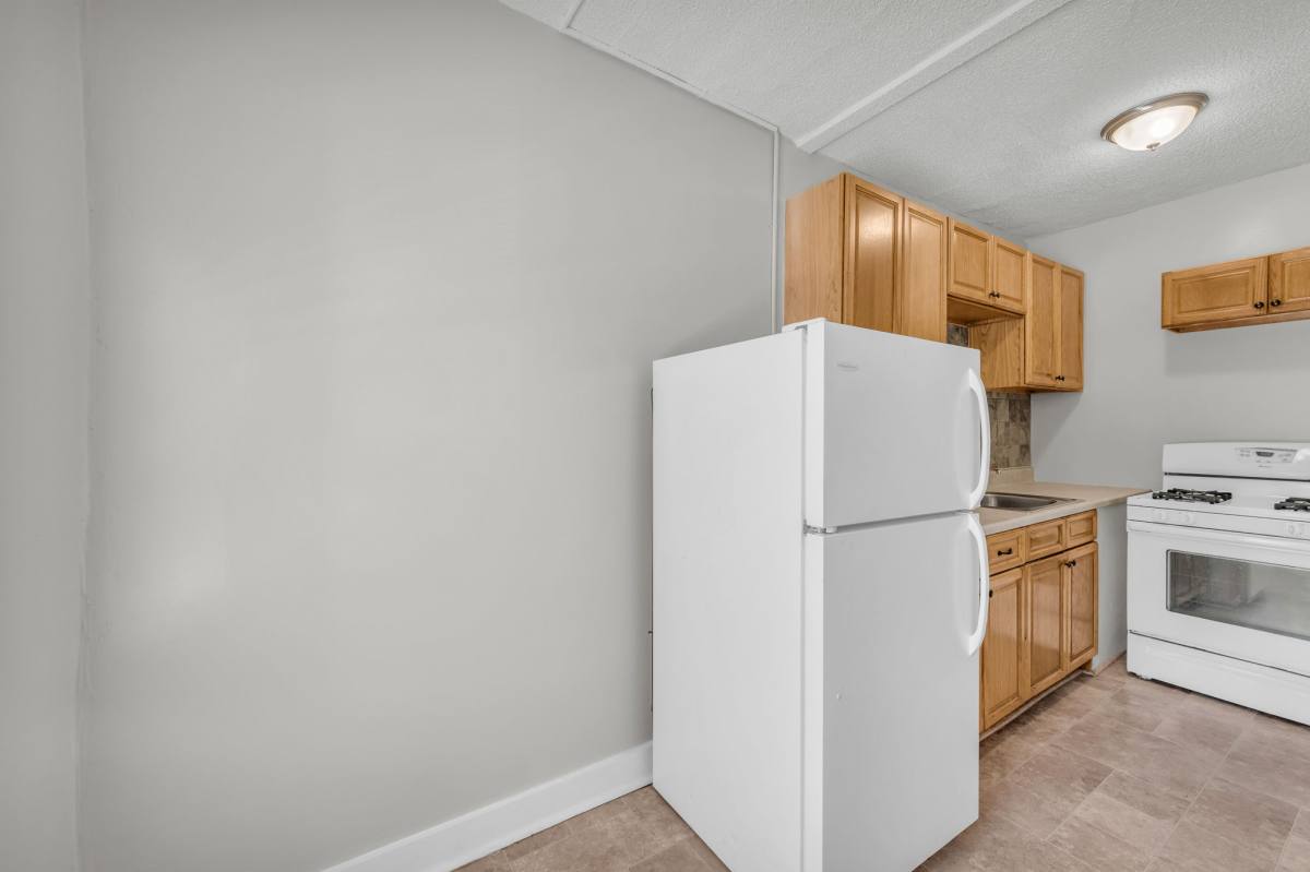 Apartment for rent at Charlotte Manor, 2732 Charlotte St, Kansas City, MO 64109
