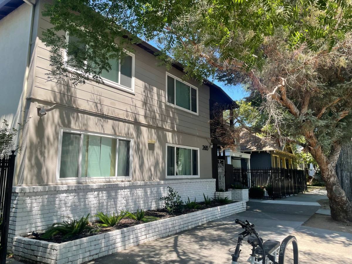 Apartment for rent at 2615 H St, Sacramento, CA 95816