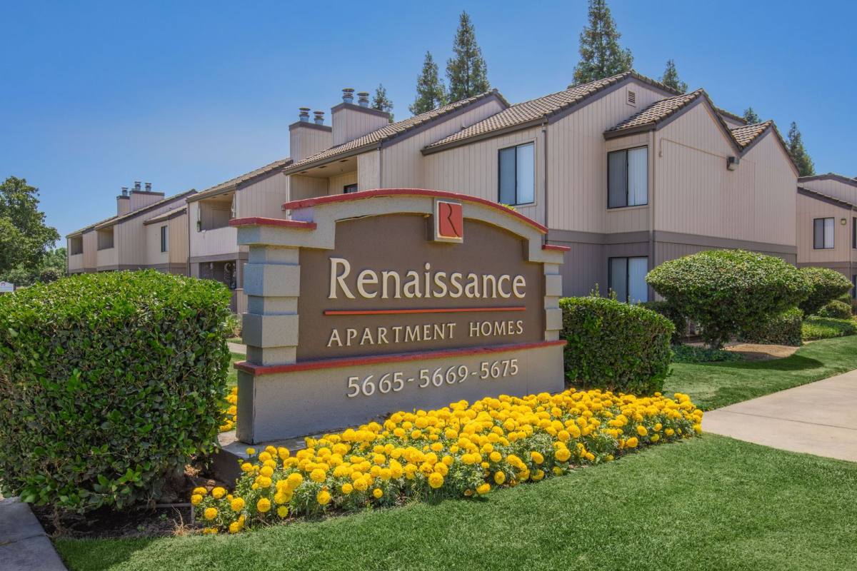 Townhouse for rent at 5669 N Fresno St, Fresno, CA 93710