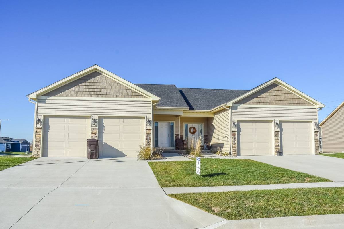 Townhouse for rent at 906-908 Henryson St, Story City, IA 50248