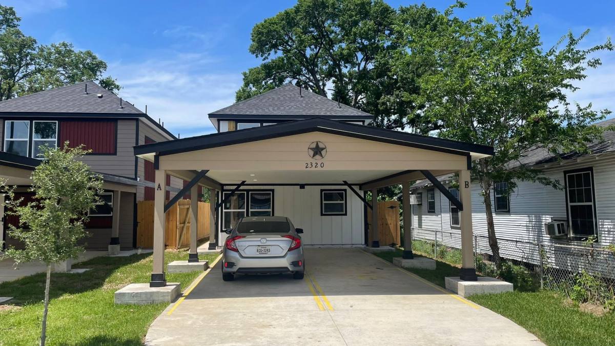 Townhouse for rent at 2320 Wavell St, Houston, TX 77088