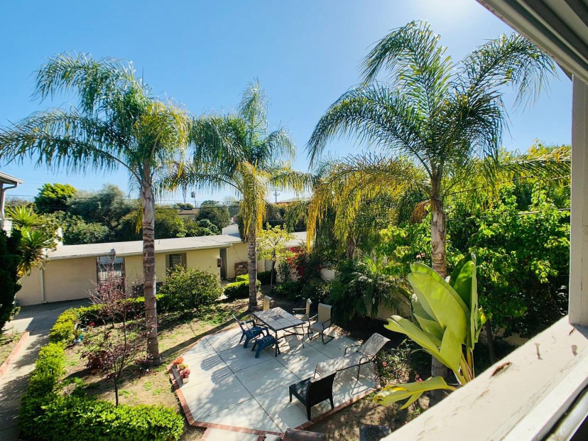 Apartment for rent at 7360-66 Manchester Ave, Los Angeles, CA 90045