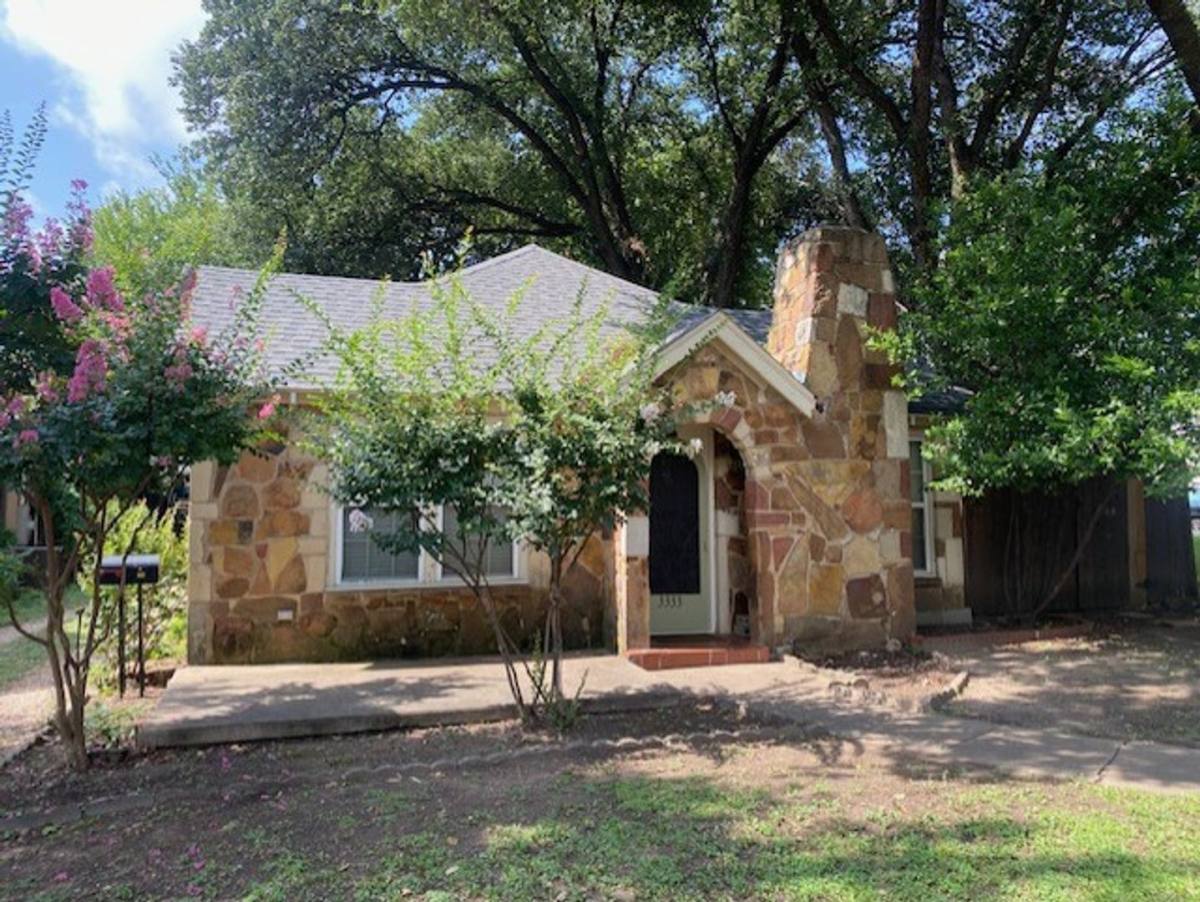 Apartment for rent at 3333 W 5th, Fort Worth, TX 76107