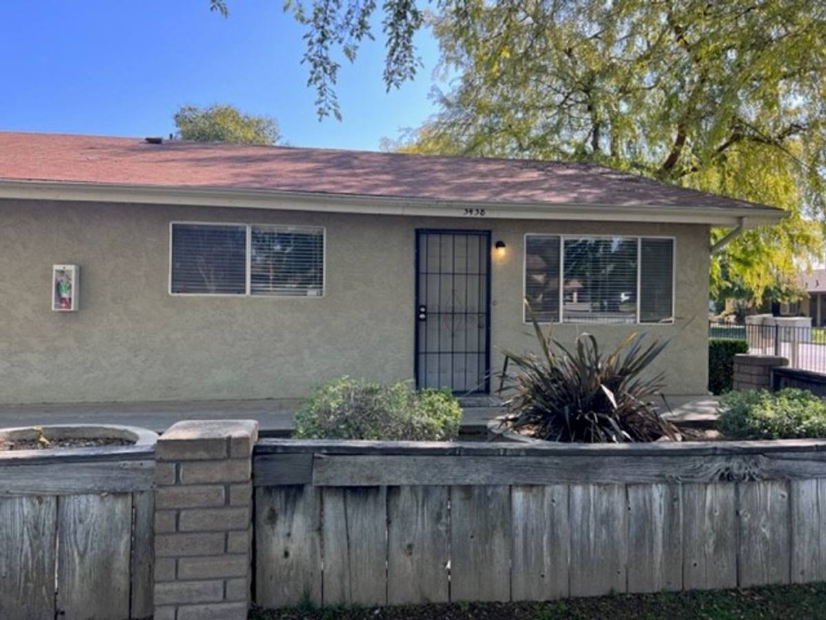 Apartment for rent at 3434 - 3438 Woodland St, Visalia, CA 93277