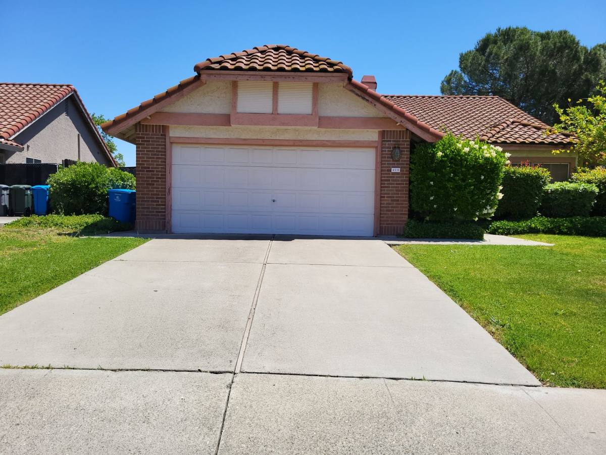 House for rent at 219 Ballindine Dr, Vacaville, CA 95688