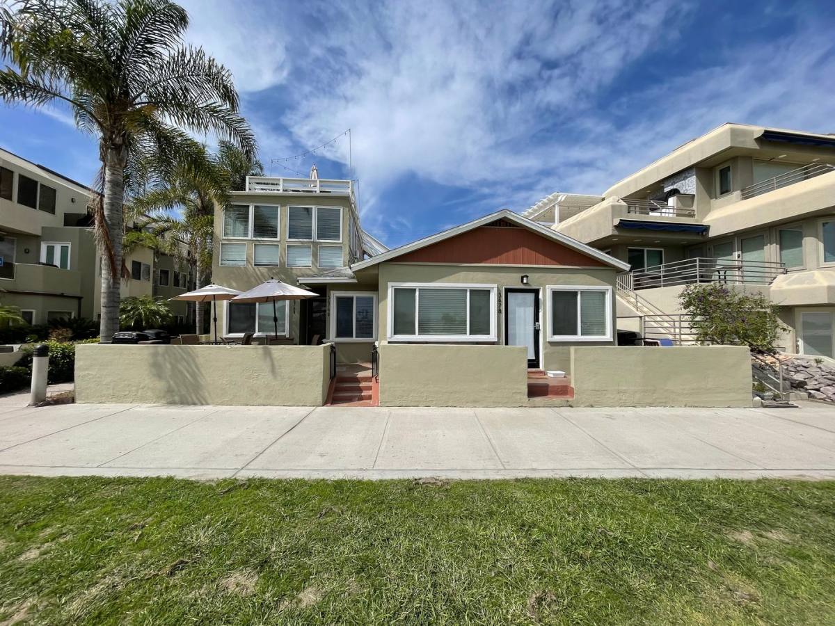 Apartment for rent at 3676-A Bayside Walk, San Diego, CA 92109