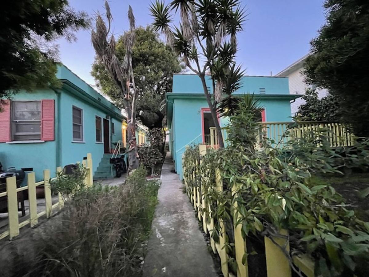Apartment for rent at 41 Thornton Ave, Venice, CA 90291