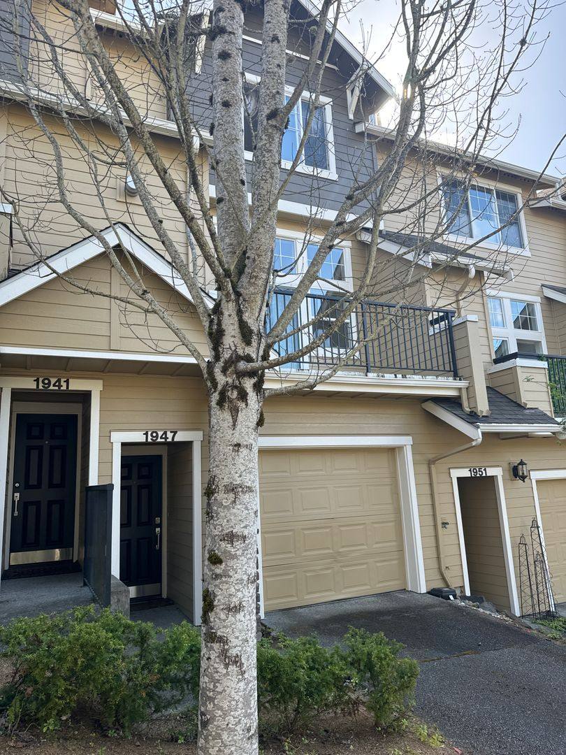 Townhouse for rent at 1947 NE Killian Lane, Issaquah, WA 98029