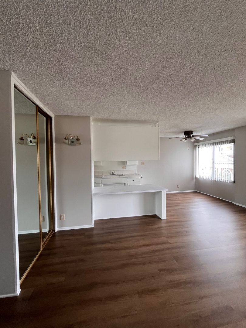 Apartment for rent at 250 Linden Ave, Long Beach, CA 90802