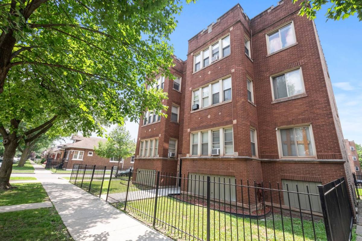Apartment for rent at 6056-58 S Albany Ave 3106-10 W, Chicago, IL 60629