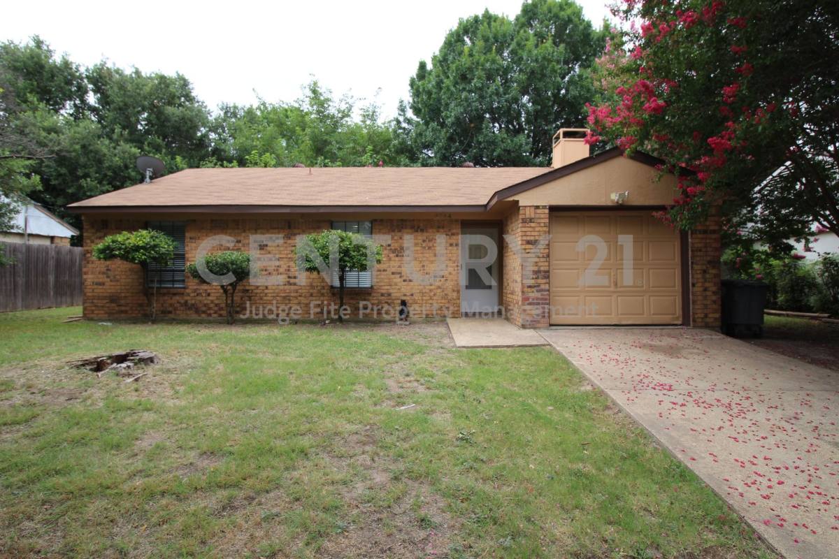House for rent at 4744 Meadow Trail Dr, Dallas, TX 75236
