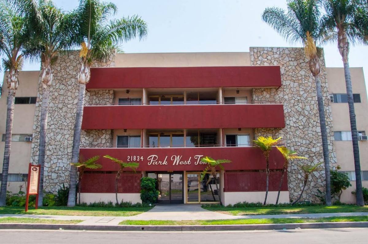 Apartment for rent at 21834 Roscoe Blvd, Canoga Park, CA 91304