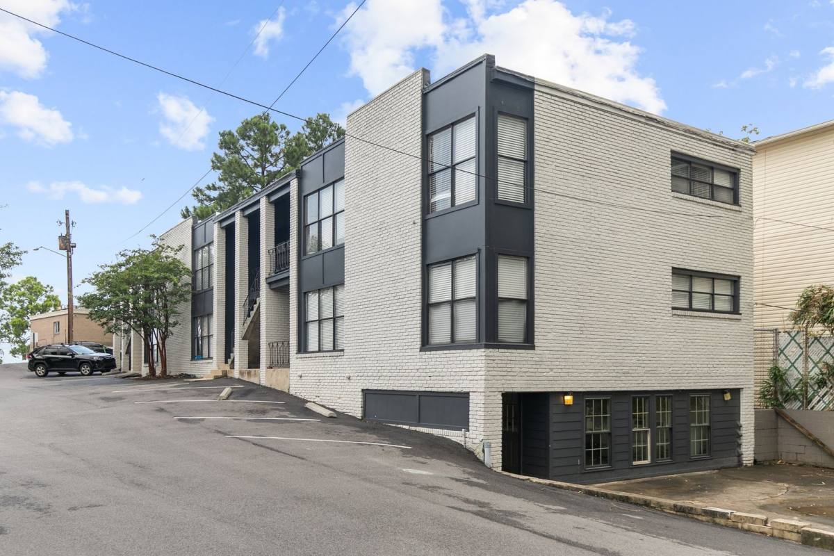 Apartment for rent at 1613 13th Ave S, Birmingham, AL 35205
