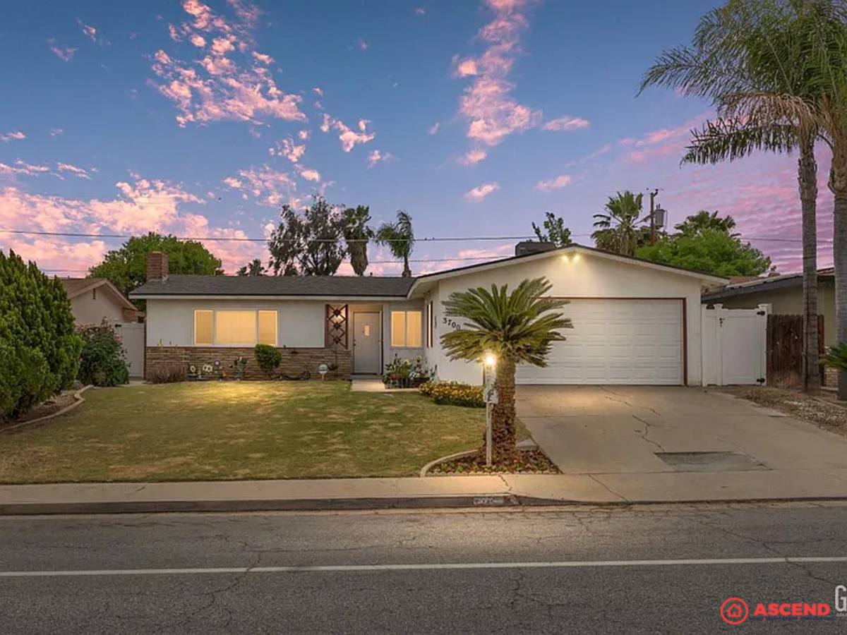 House for rent at 3700 Wenatchee Ave, Bakersfield, CA 93306