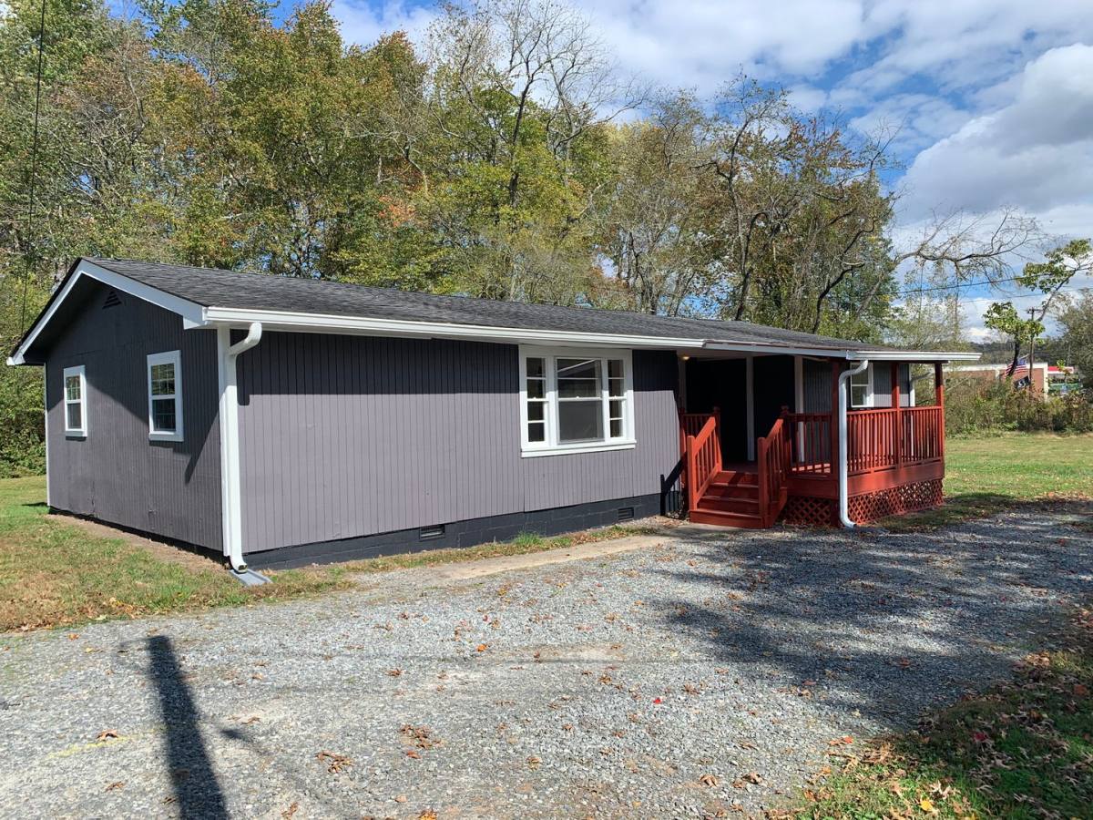 House for rent at 40 Humble Dr, Brevard, NC 28712