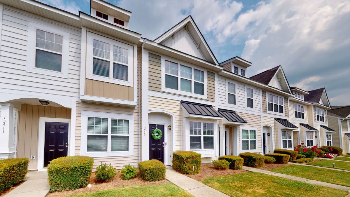 Townhouse for rent at 13445 Calloway Glen Dr, Charlotte, NC 28273