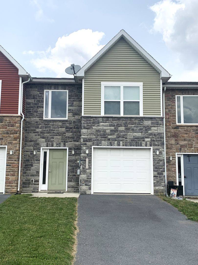 Townhouse for rent at 212 Meriweather Dr, Chambersburg, PA 17201