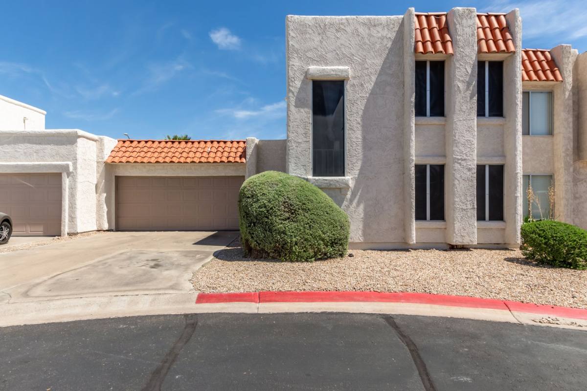 Townhouse for rent at 16053 N 26th Circle, Phoenix, AZ 85023