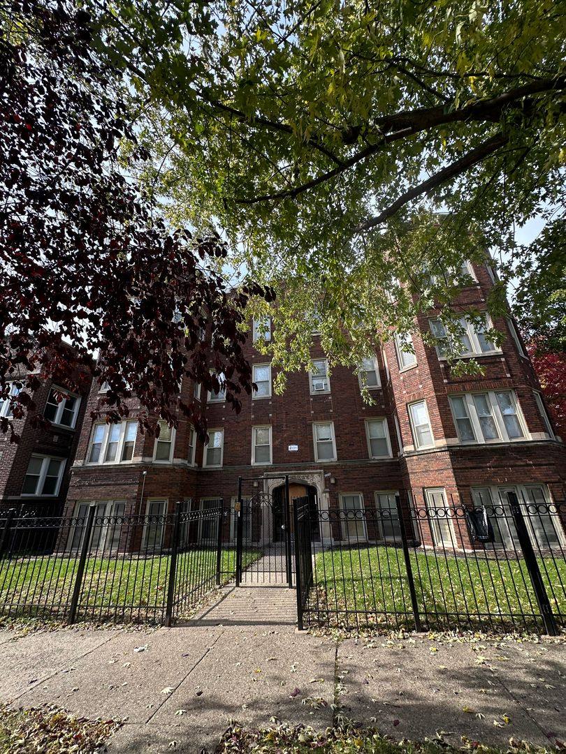 Apartment for rent at 7800 S Ridgeland Ave, Chicago, IL 60649