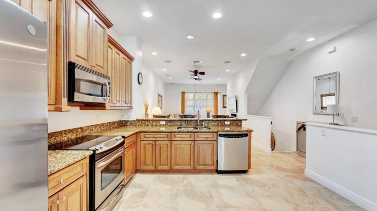 Townhouse for rent at 4703 Artesa Way E, Palm Beach Gardens, FL 33418