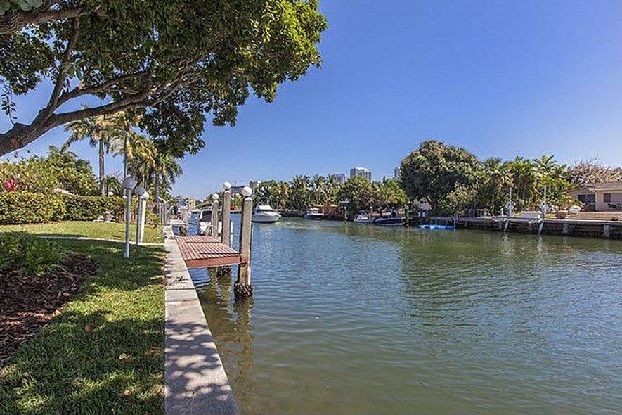 House for rent at 631 Oleander Dr, Hallandale, FL 33009