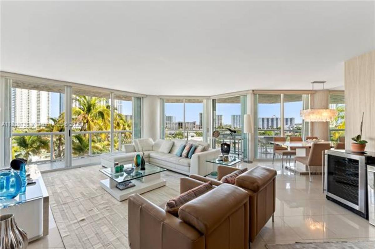 Apartment for rent at 16500 Collins Ave Appt #653, North Miami Beach, FL 33160