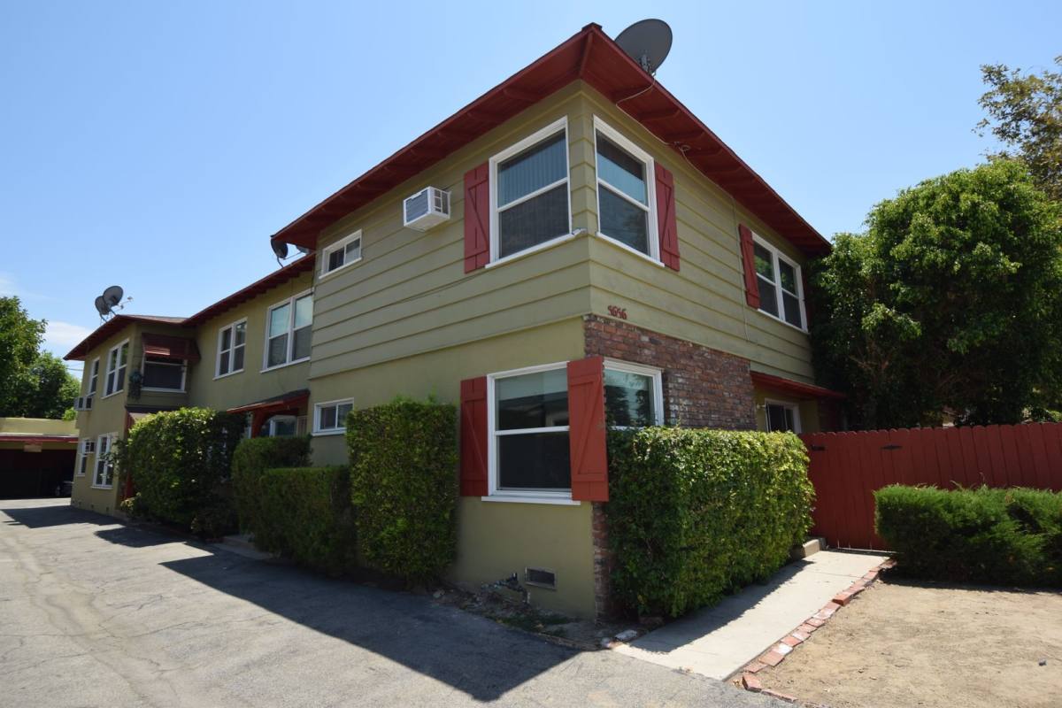 Apartment for rent at 5656 Whitsett Ave, Valley Village, CA 91607