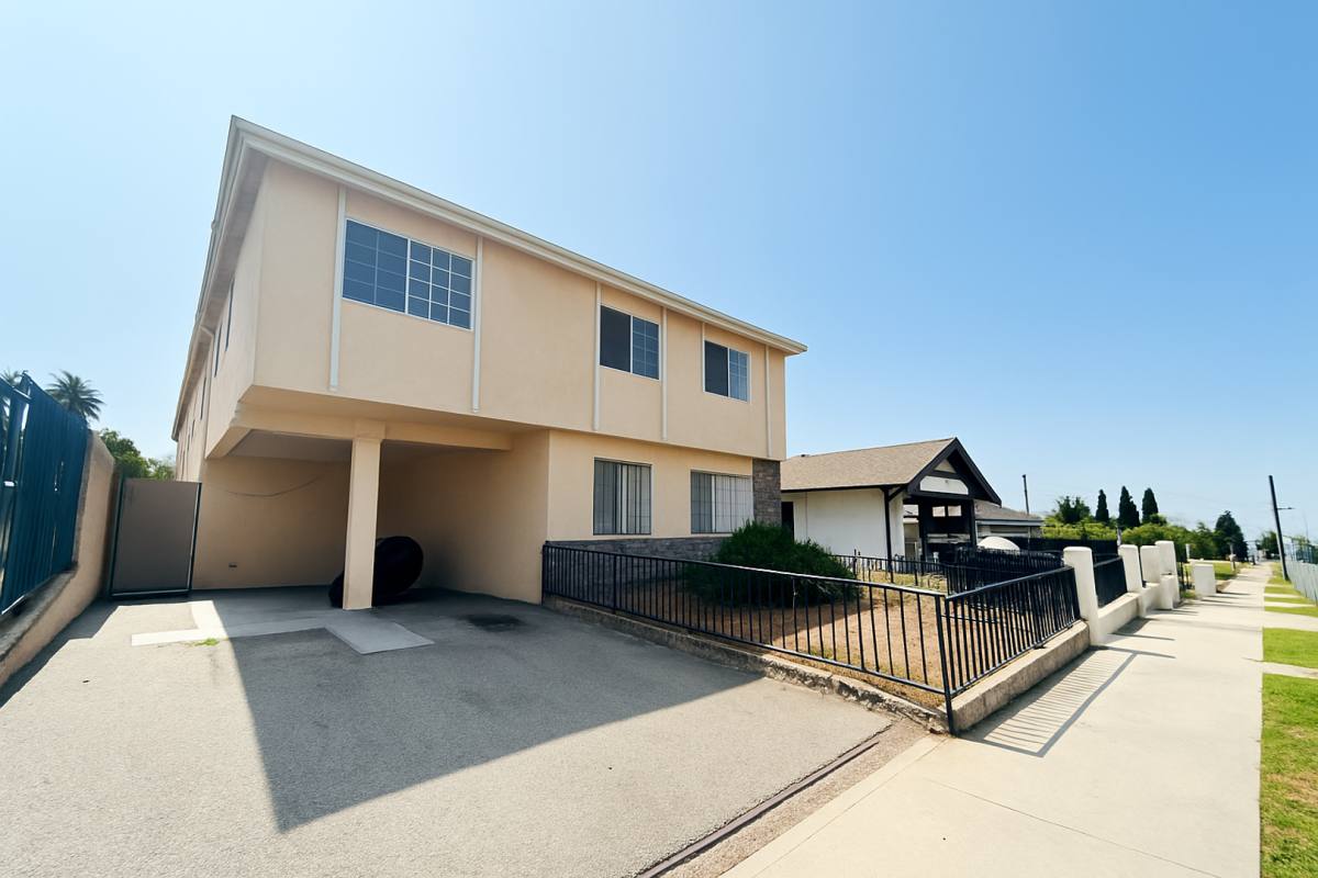Apartment for rent at 1434 S Orange Dr, Los Angeles, CA 90019