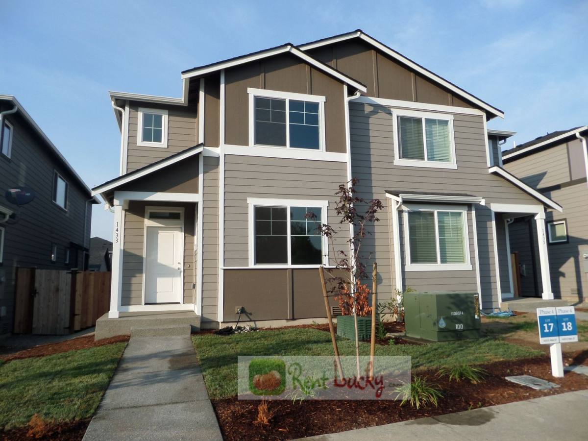 Townhouse for rent at 1433 E 48th St, Tacoma, WA 98404