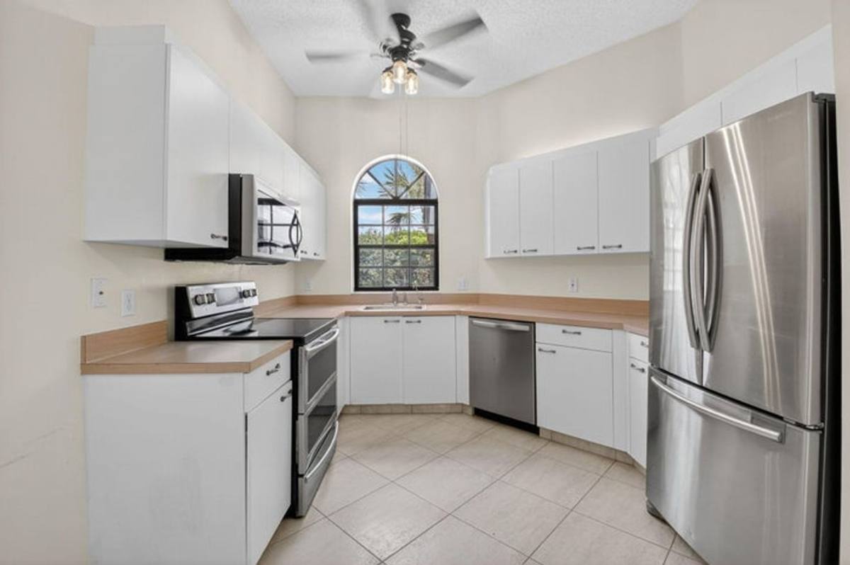 Condo for rent at 5136 Floria Dr N, Boynton Beach, FL 33437