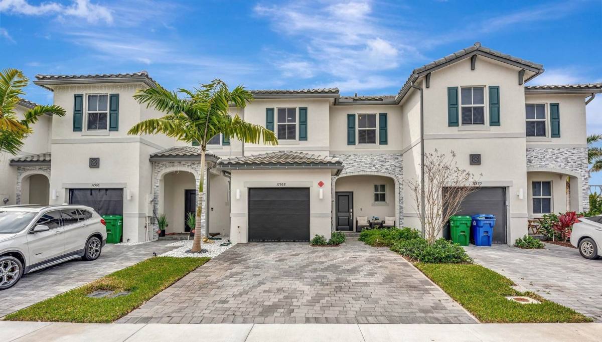 Townhouse for rent at 11968 NW 46th St, Pompano Beach, FL 33076