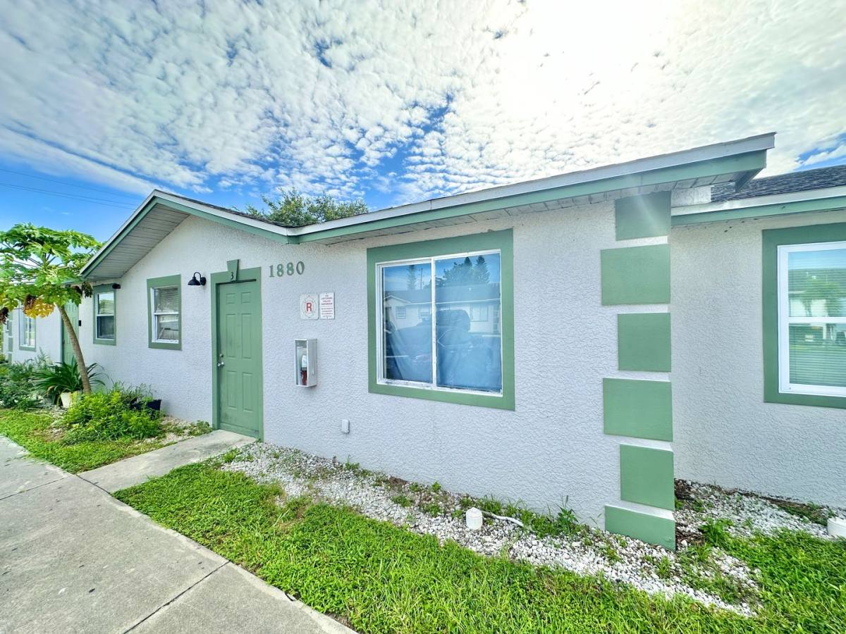 Apartment for rent at 1800-1880 Sunshine Blvd, Naples, FL 34116
