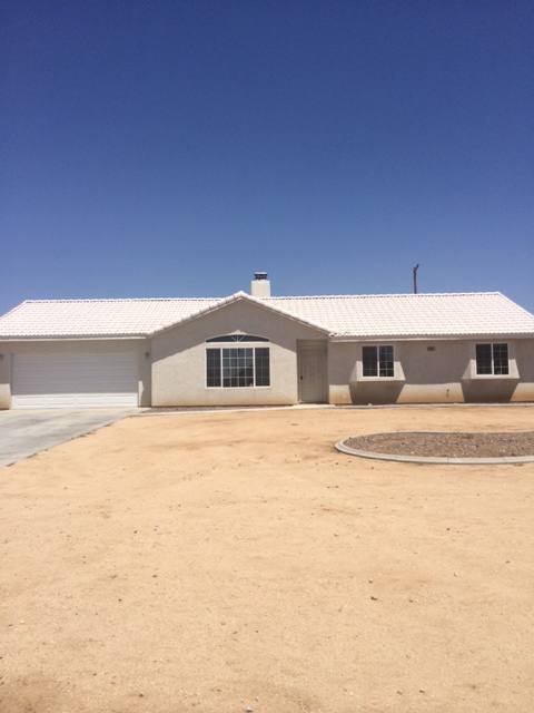 House for rent at 12421 Redwing Rd, Apple Valley, CA 92308