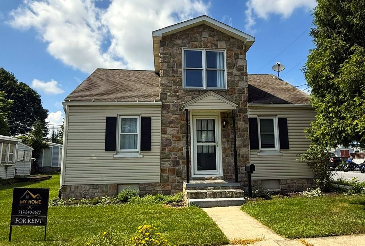 House for rent at 801 W Cherry St, Palmyra, PA 17078