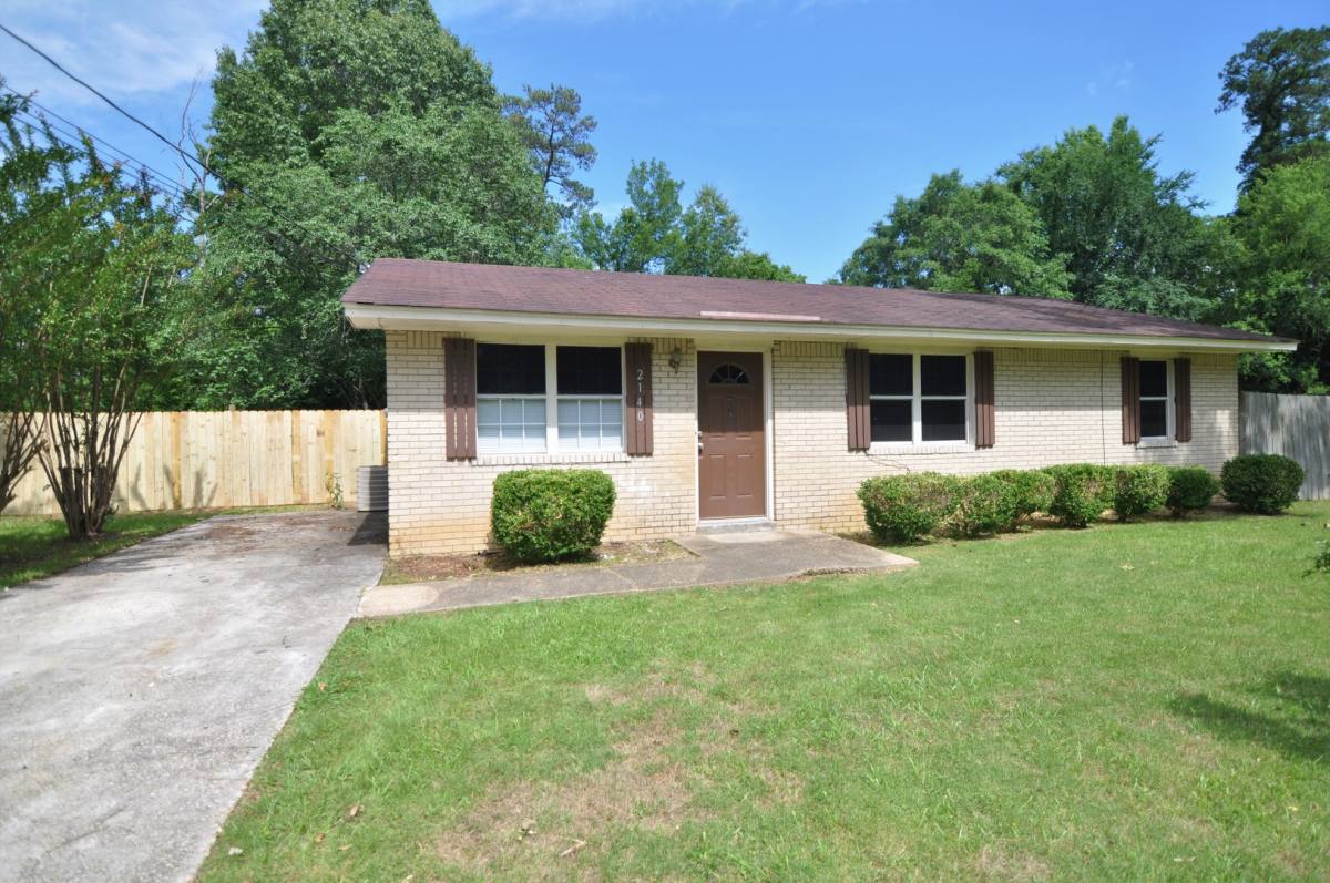 House for rent at 2140 Cherrywood Dr, Millbrook, AL 36054