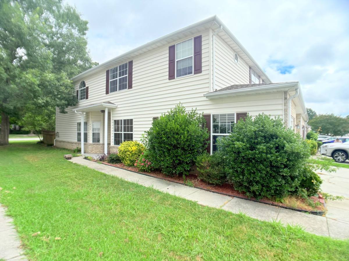 Townhouse for rent at 409 Belmont Circle, Yorktown, VA 23693