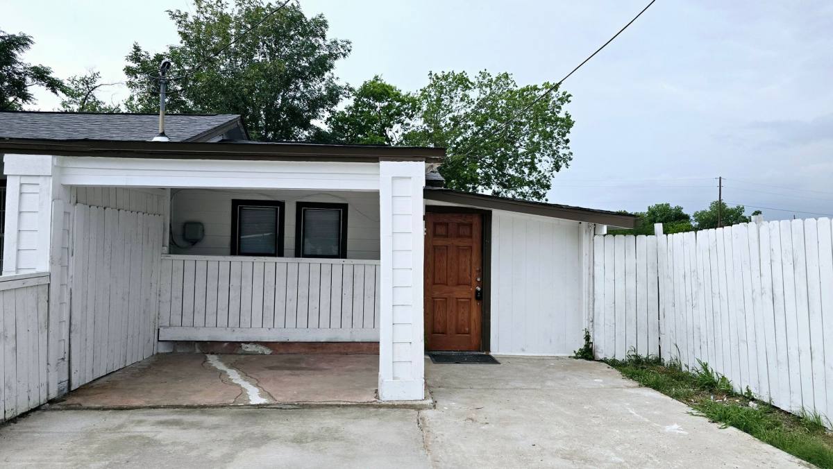 House for rent at 101 S Lockhart St, Manor, TX 78653