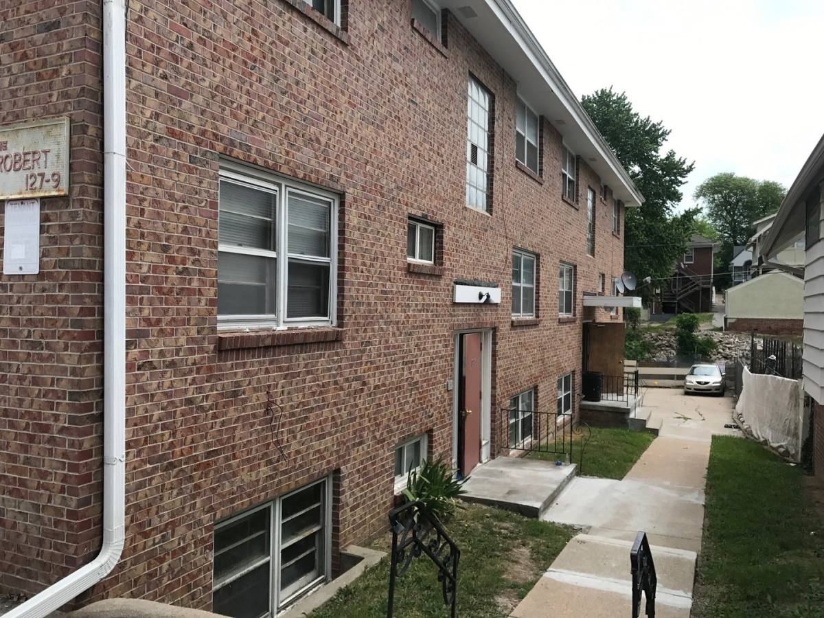 Apartment for rent at 127 N 35th St, Omaha, NE 68131