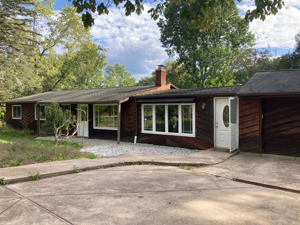House for rent at 8525 S Spring Valley Park, Chagrin Falls, OH 44023