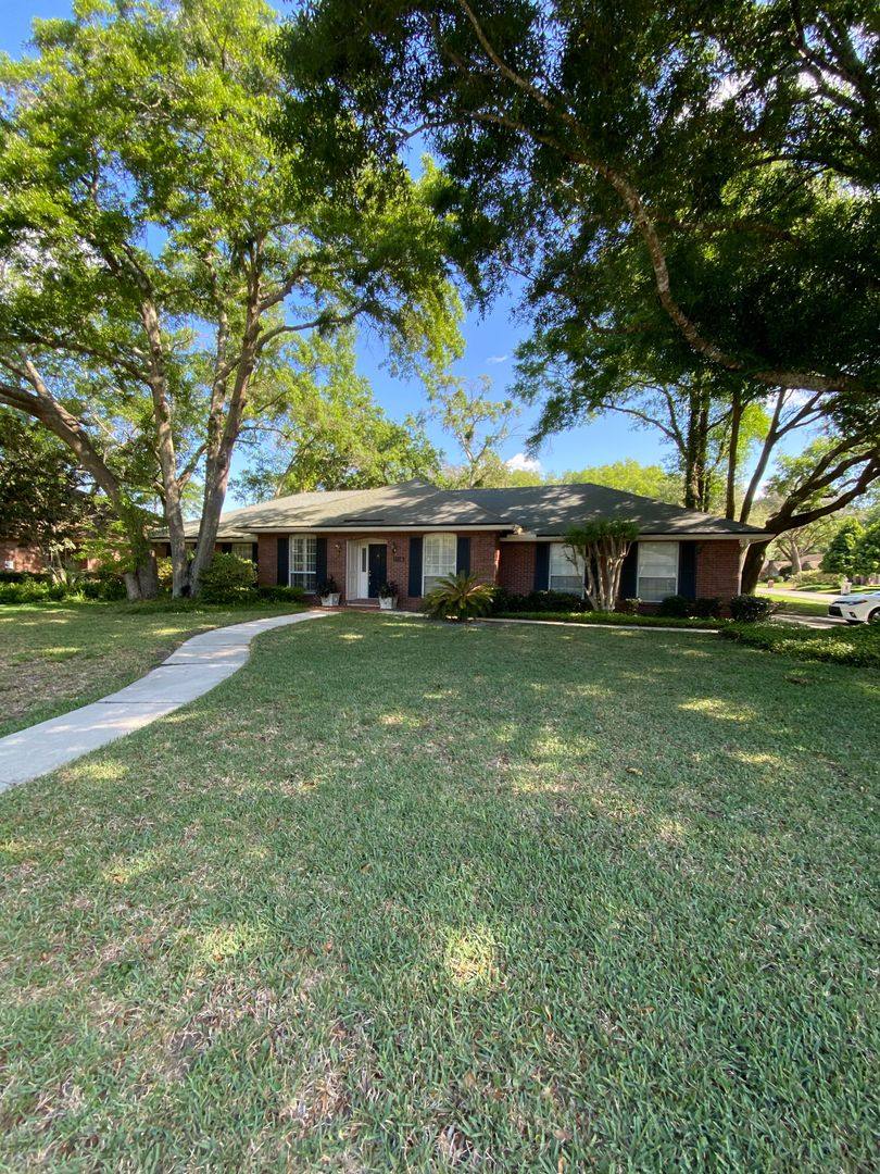 House for rent at 1884 Plantation Oaks Dr, Jacksonville, FL 32223